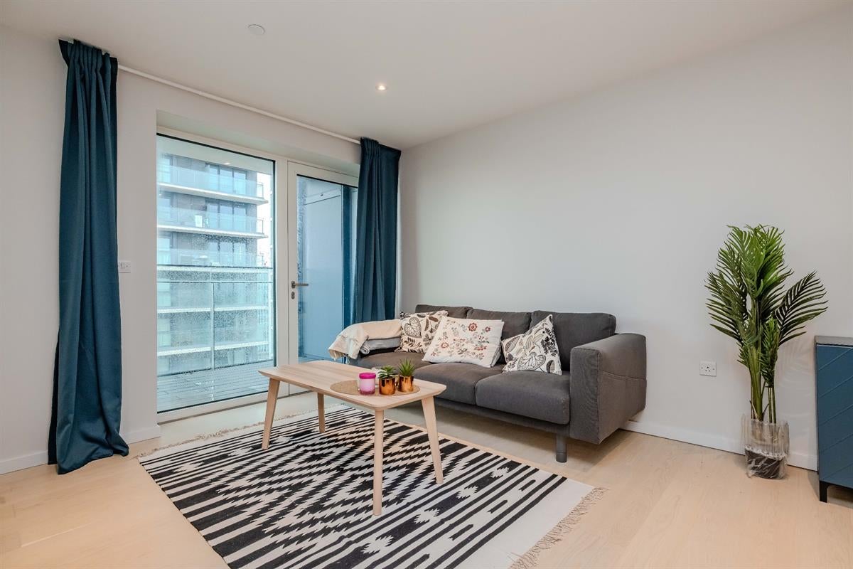 Flat Westfield Avenue in Greater London