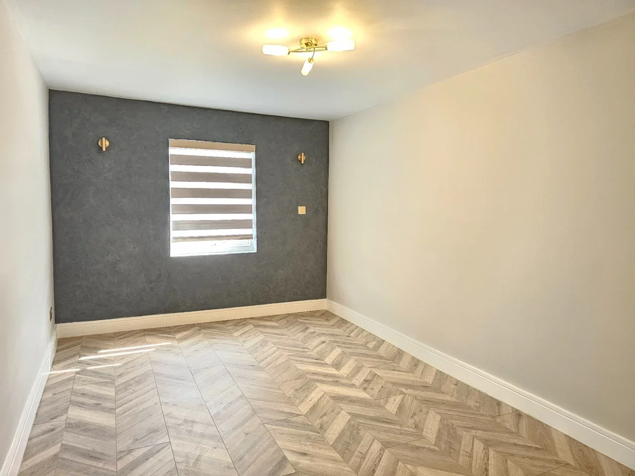 Flat Chase Side in Greater London