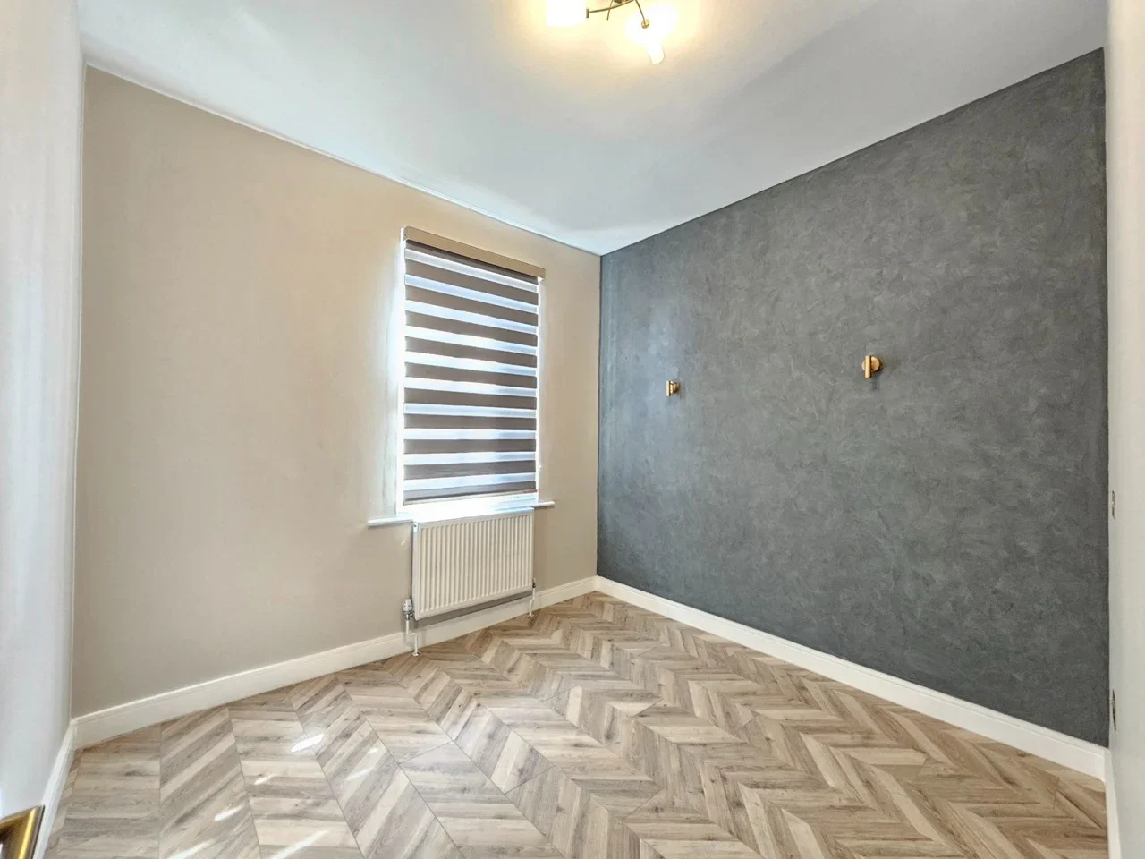 Flat Chase Side in Greater London