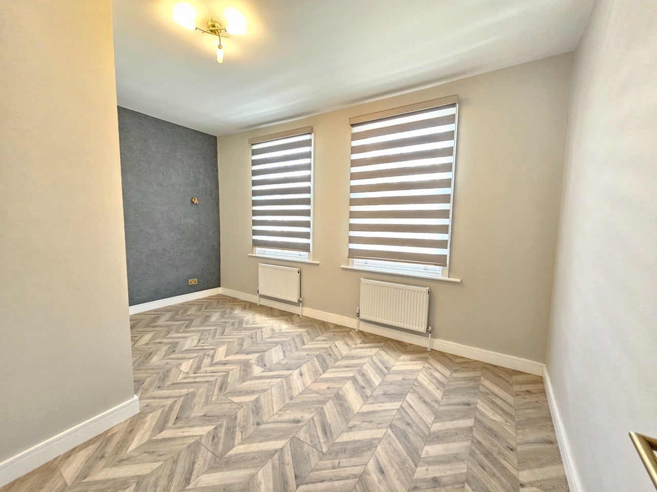 Flat Chase Side in Greater London