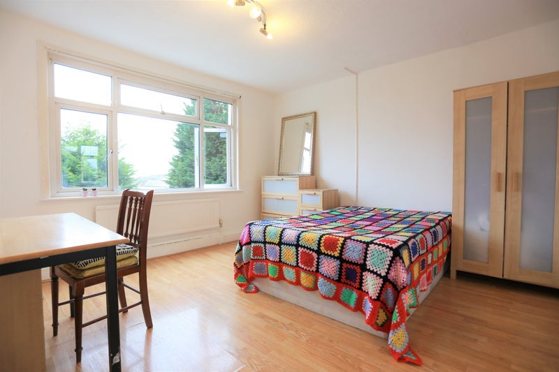 Room Durnsford Road in Greater London