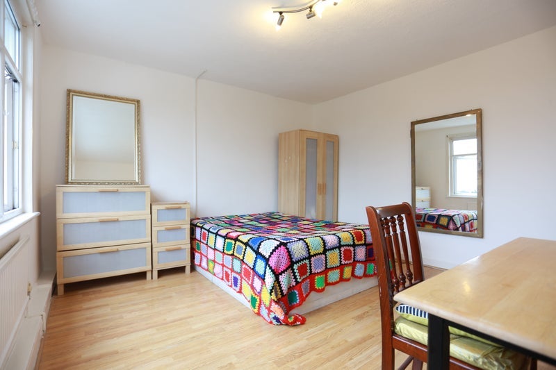 Room Durnsford Road in Greater London