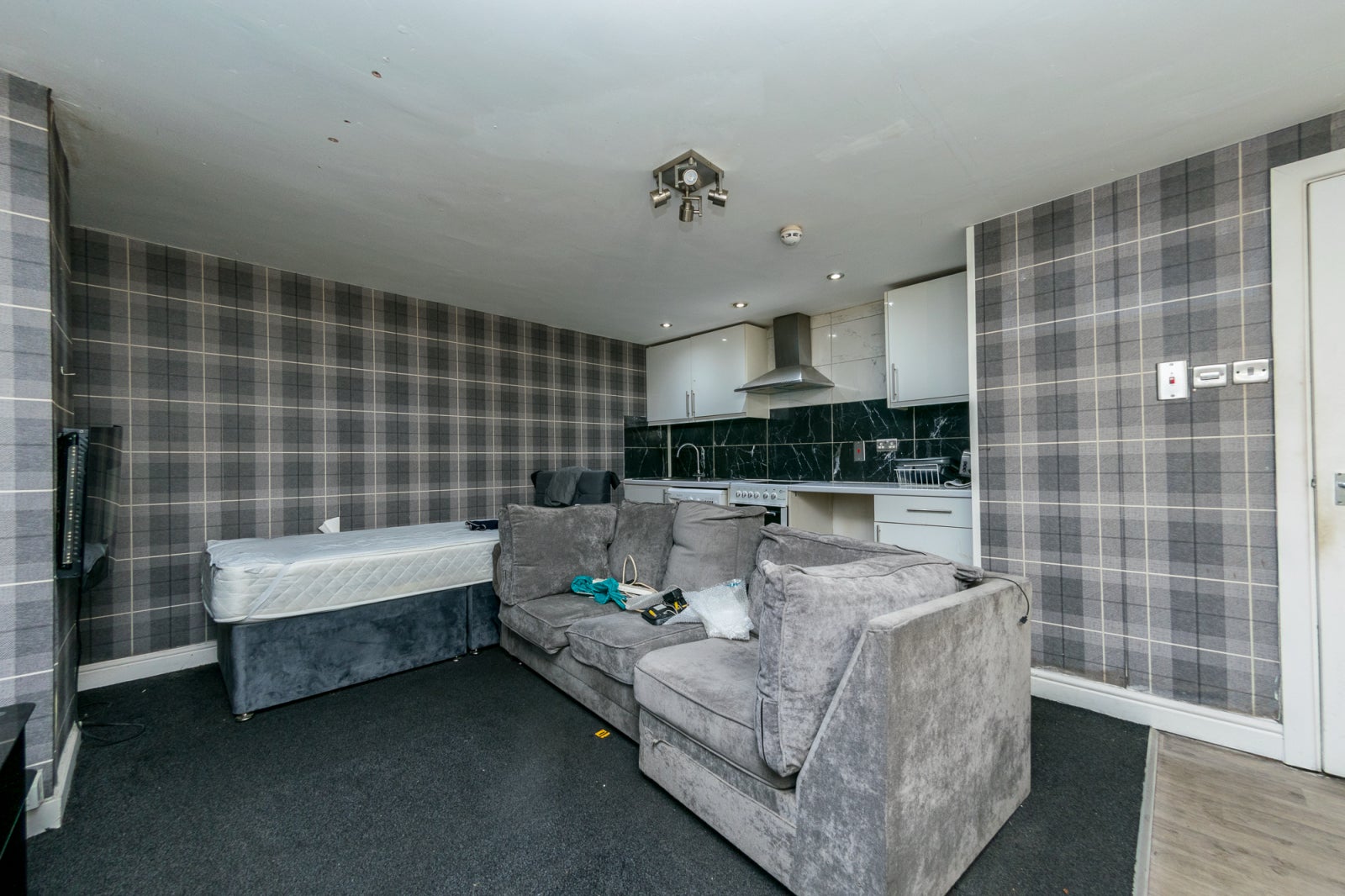 Flat Dewsbury Road in Leeds