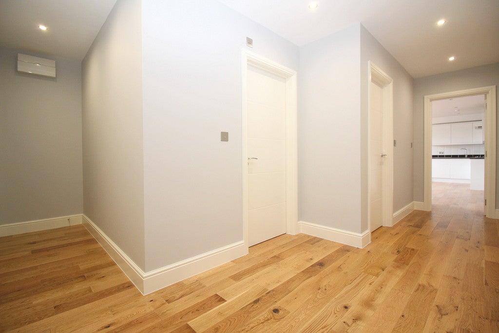 Flat Boxall Walk in Horsham