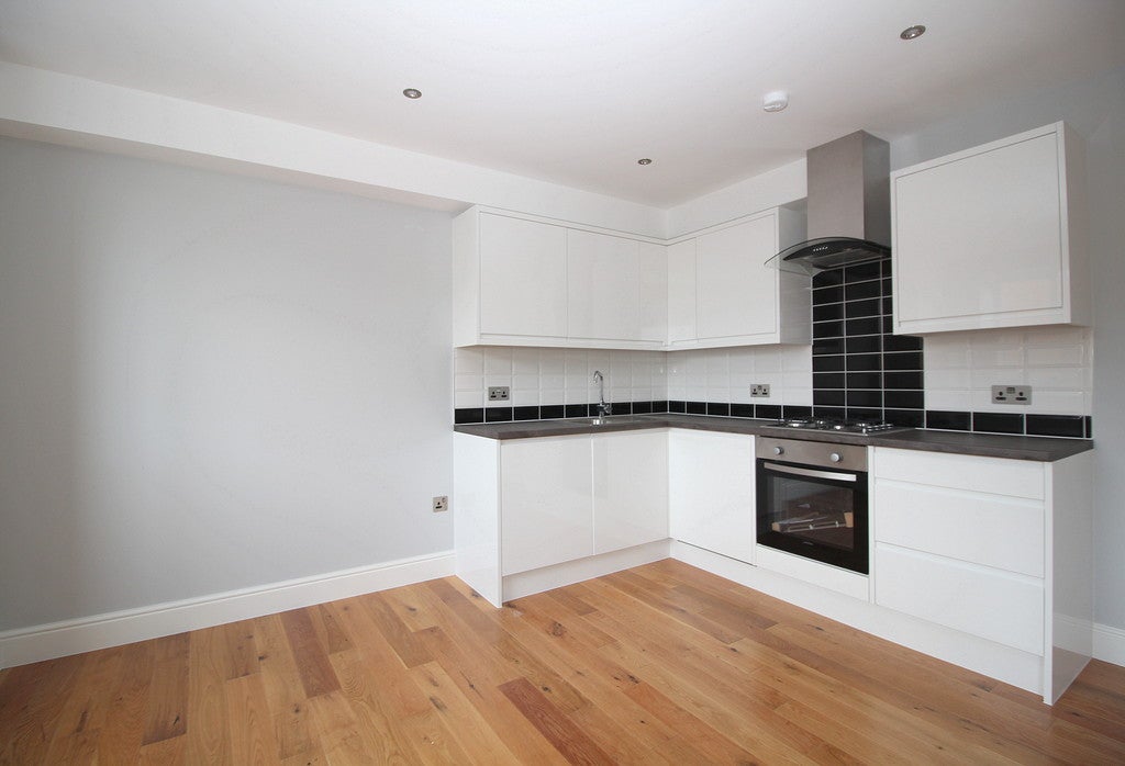 Flat Boxall Walk in Horsham