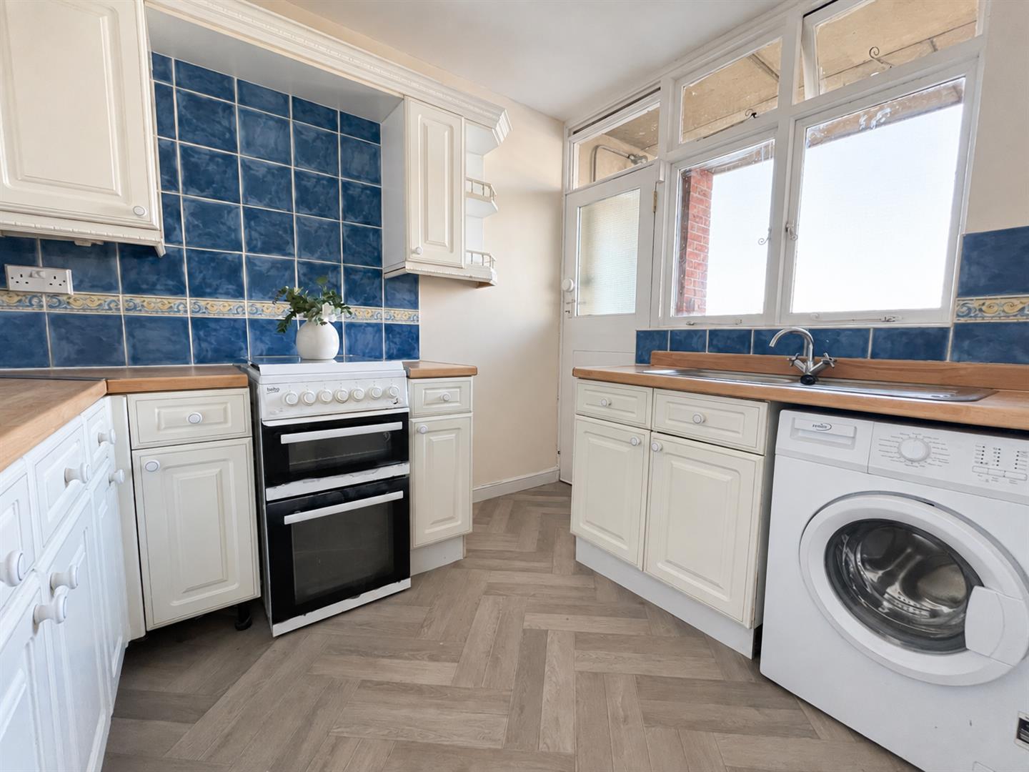 Flat Devonshire Place in Eastbourne