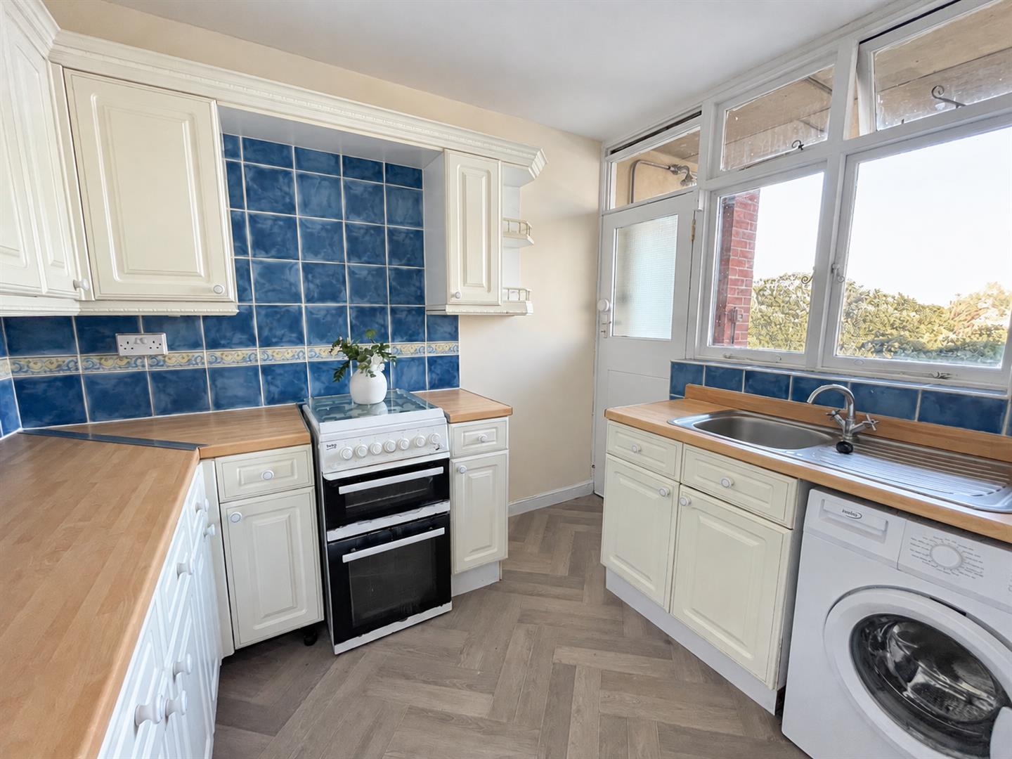 Flat Devonshire Place in Eastbourne