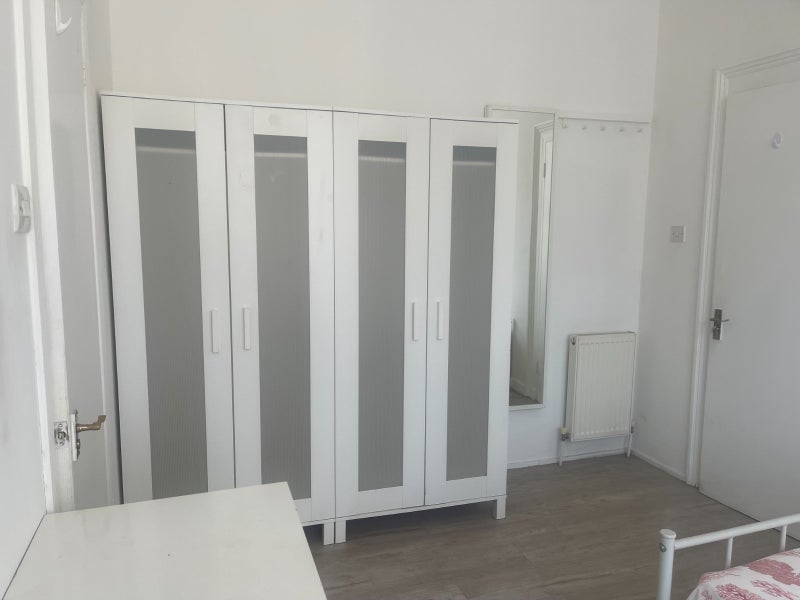Room Barking Road in Greater London