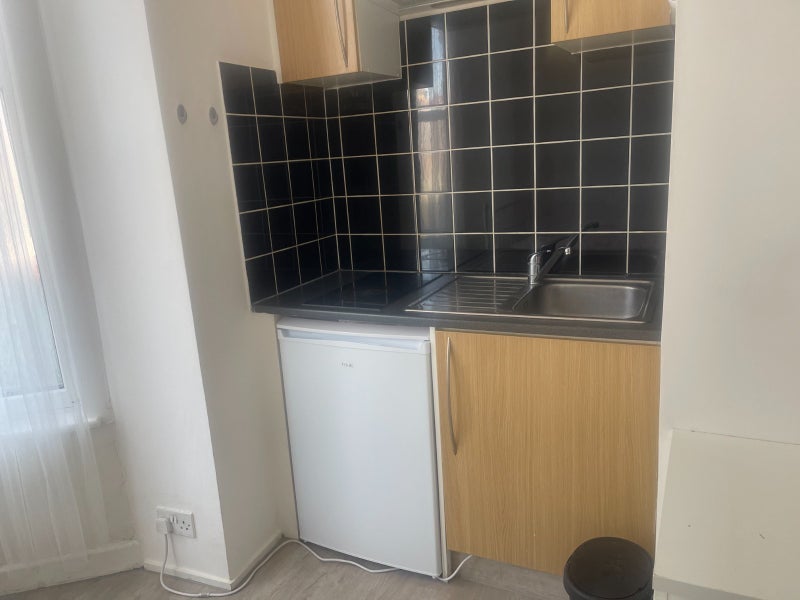 Room Barking Road in Greater London