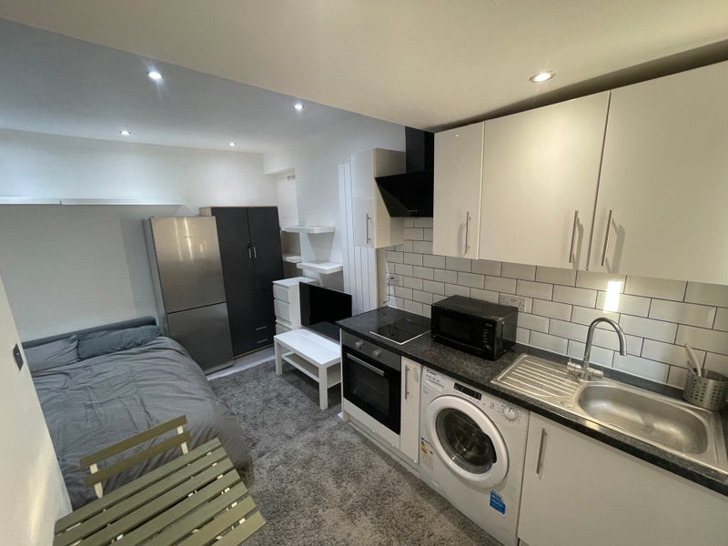 Flat Fernham Road in Greater London