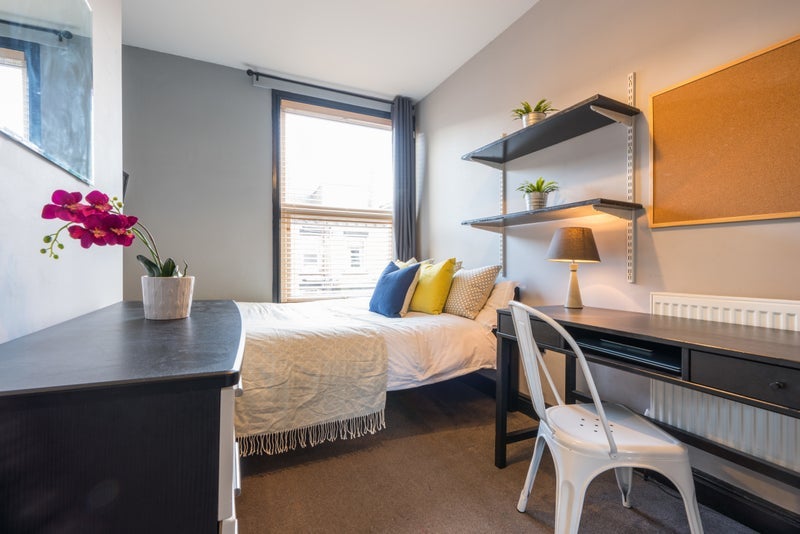 Room Back Norwood Place in Leeds