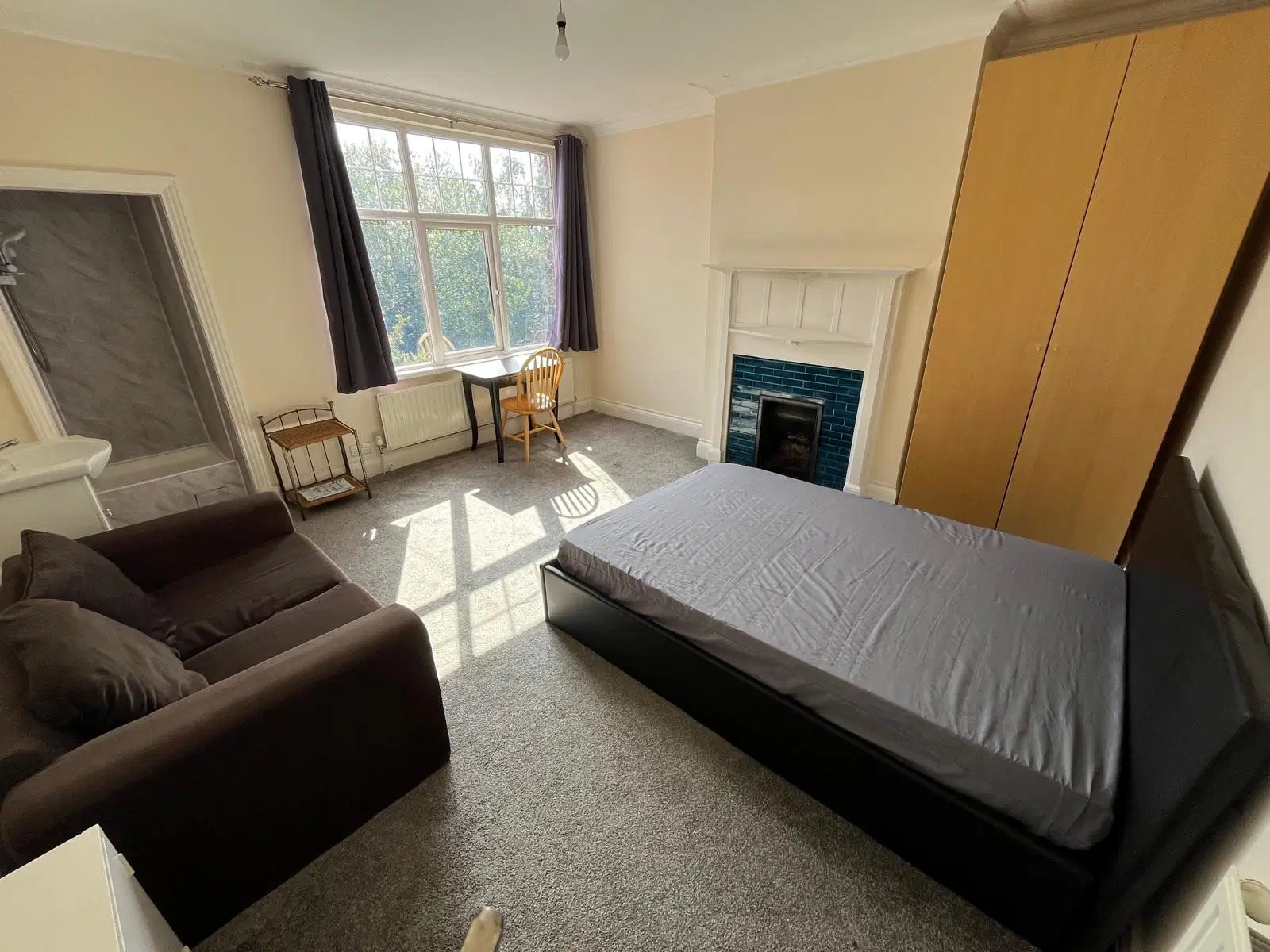 Room Arncliffe Road in Leeds