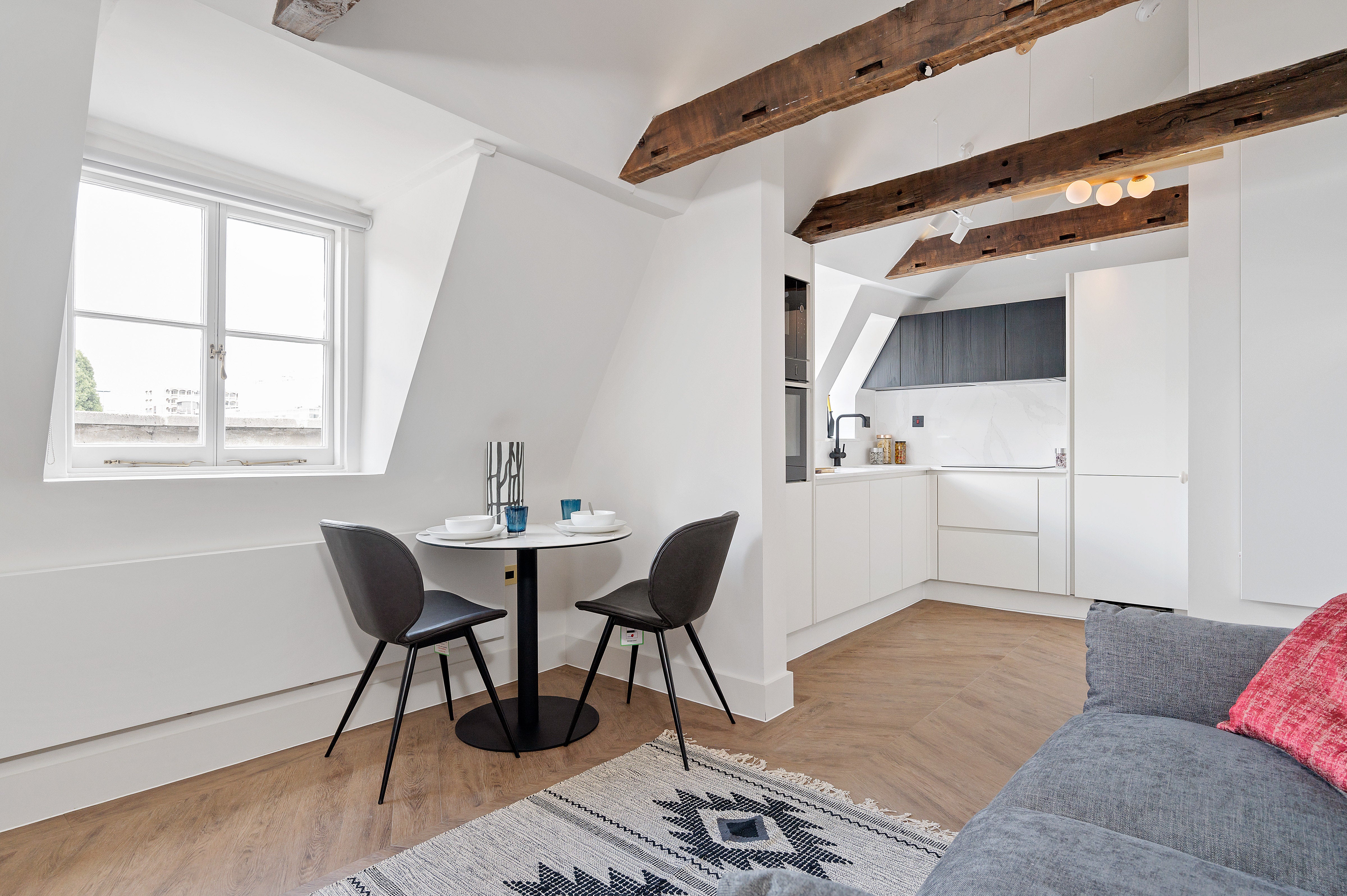 Flat Russells Crescent in Reigate and Banstead