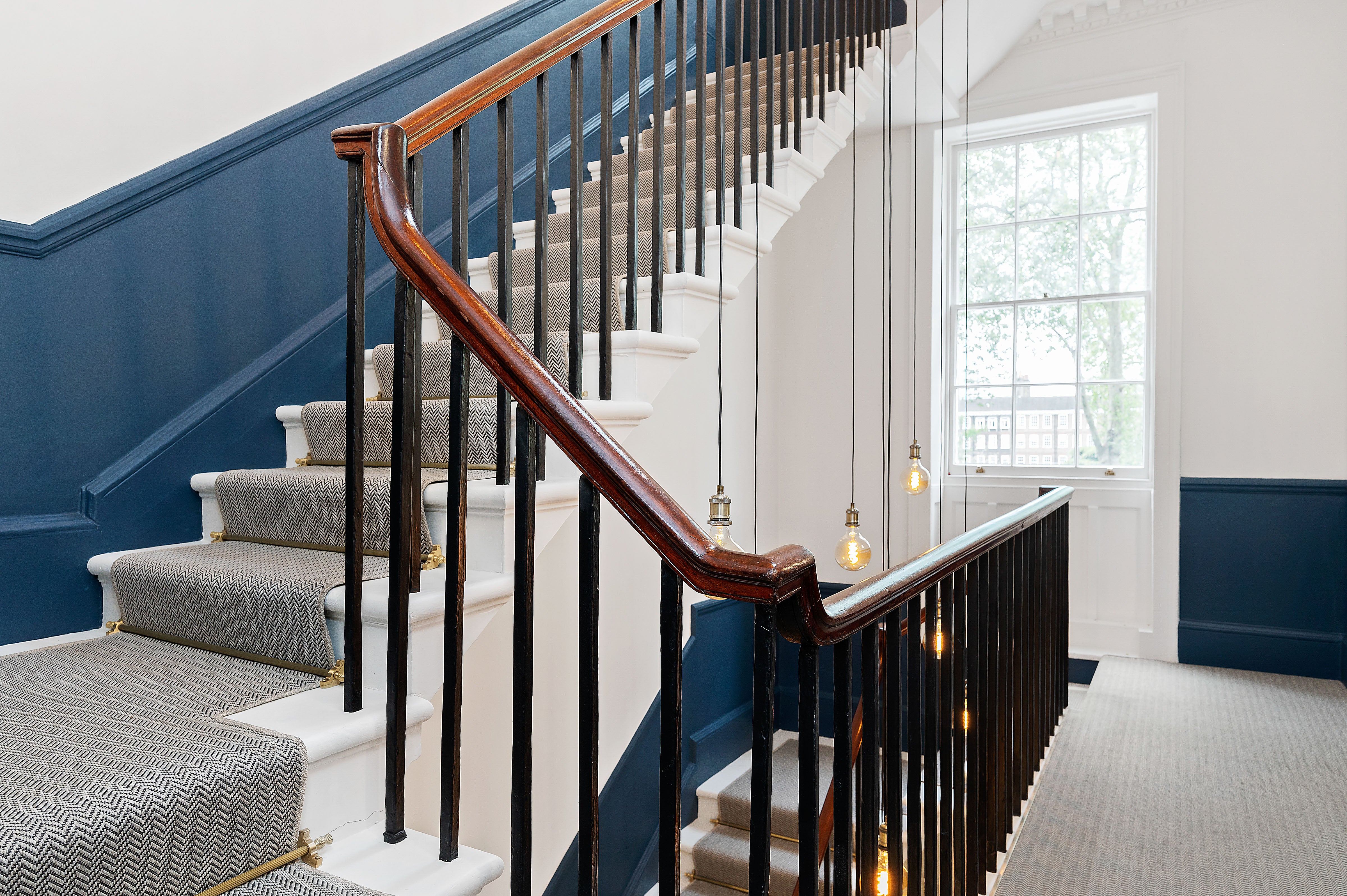 Flat Russells Crescent in Reigate and Banstead