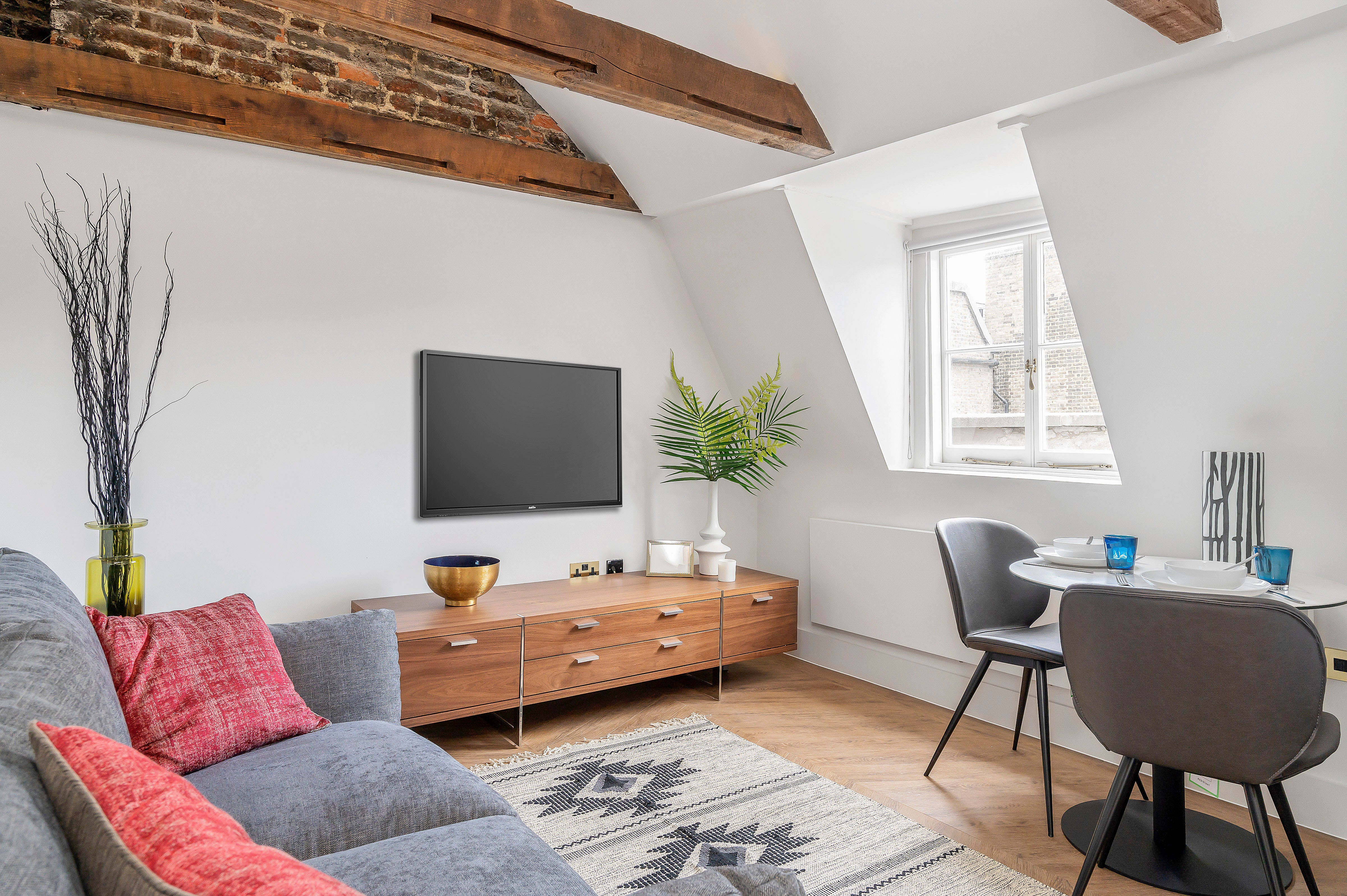 Flat Russells Crescent in Reigate and Banstead