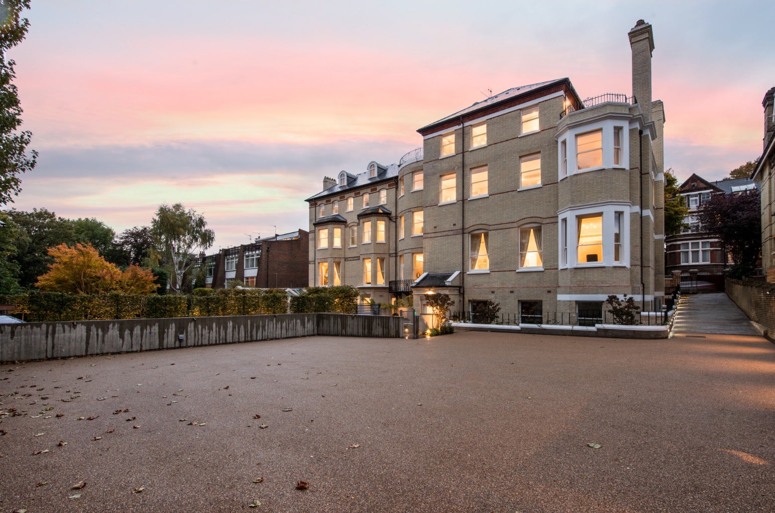 Flat The Chase in Greater London