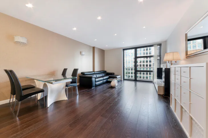 Flat South Quay Square in Greater London