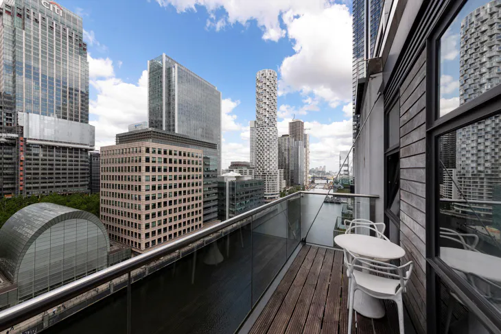 Flat South Quay Square in Greater London
