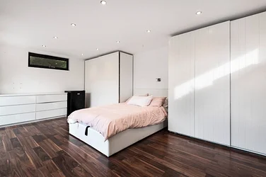 House Tenniswood Road in Greater London