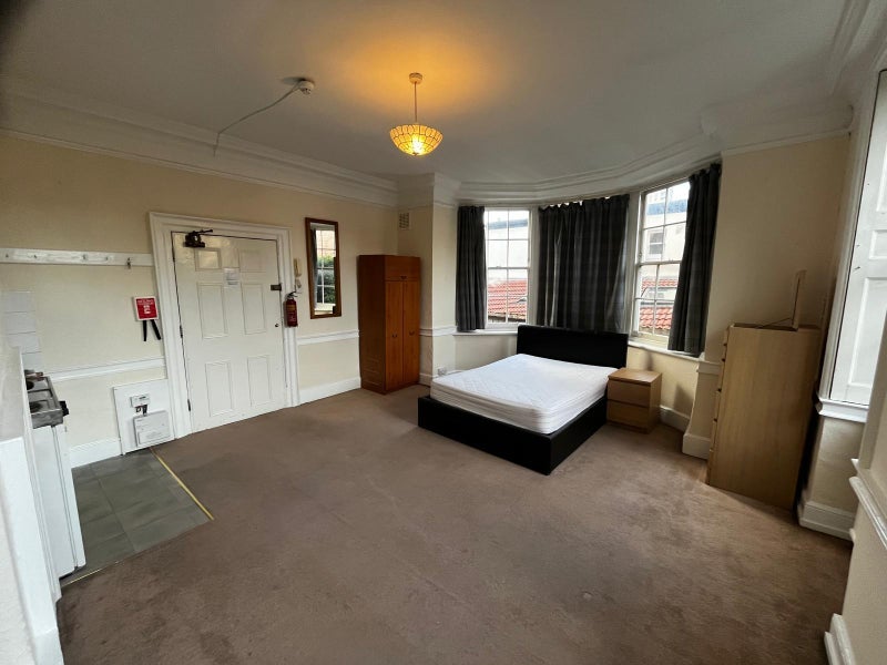 Room East Hill in Greater London