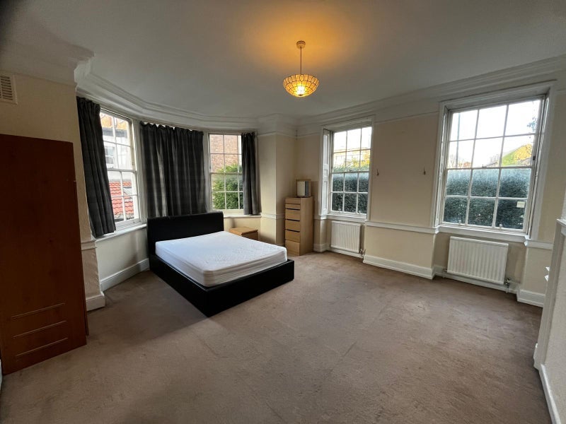 Room East Hill in Greater London