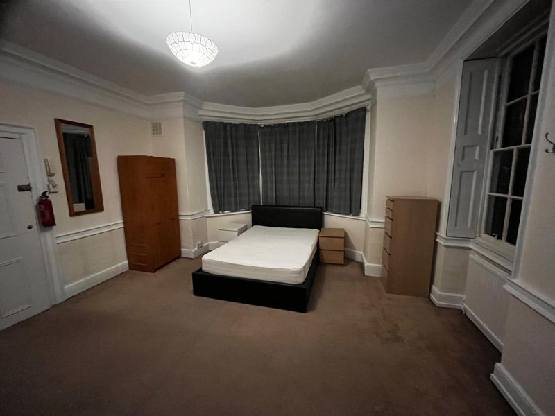 Room East Hill in Greater London