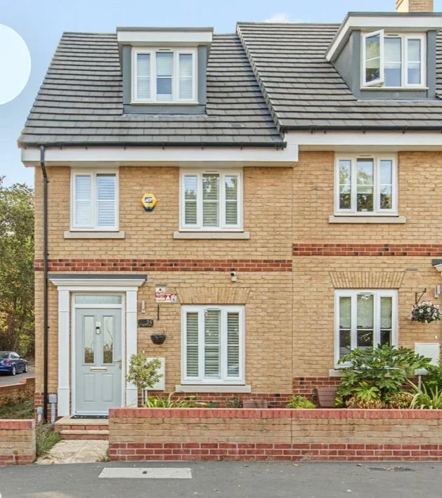 Room Schofield Way in Hoddesdon