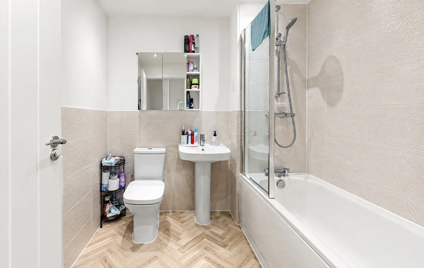 Room Schofield Way in Hoddesdon