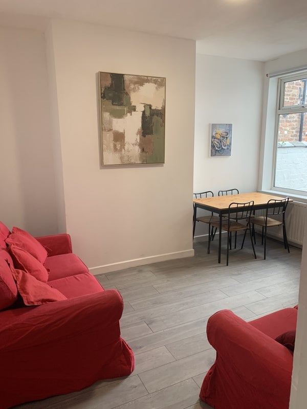 Room East Grove in Manchester