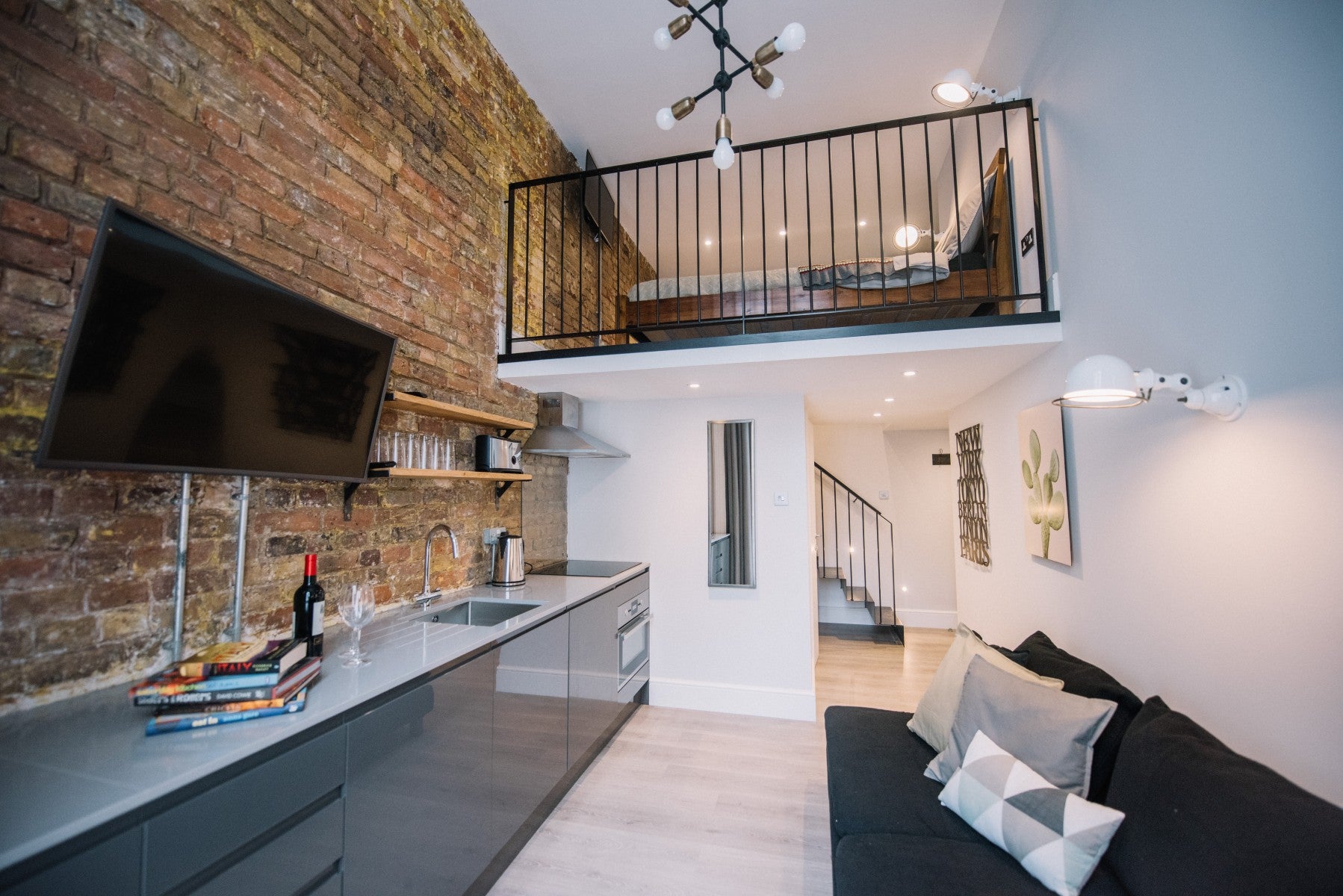 Flat Linden Gardens in Greater London