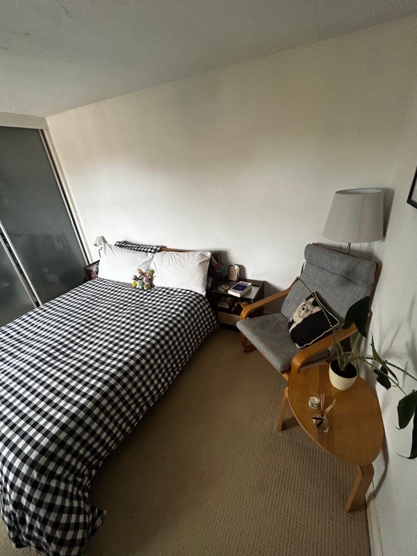 Room Lisle Close in Greater London