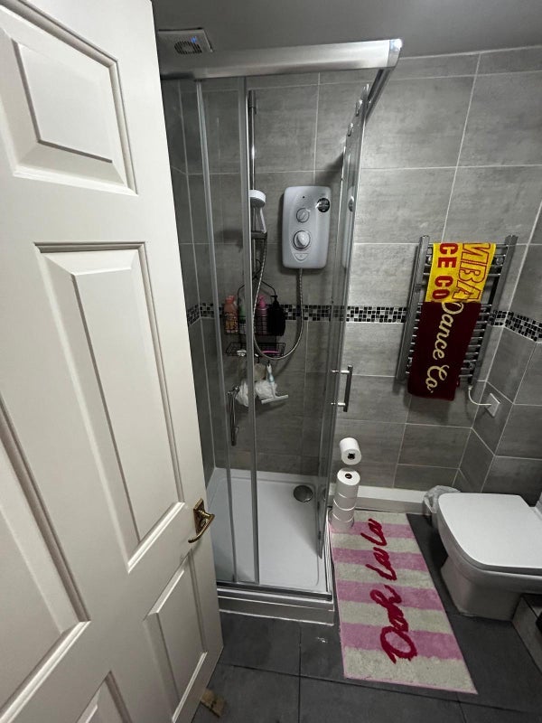 Room Lisle Close in Greater London