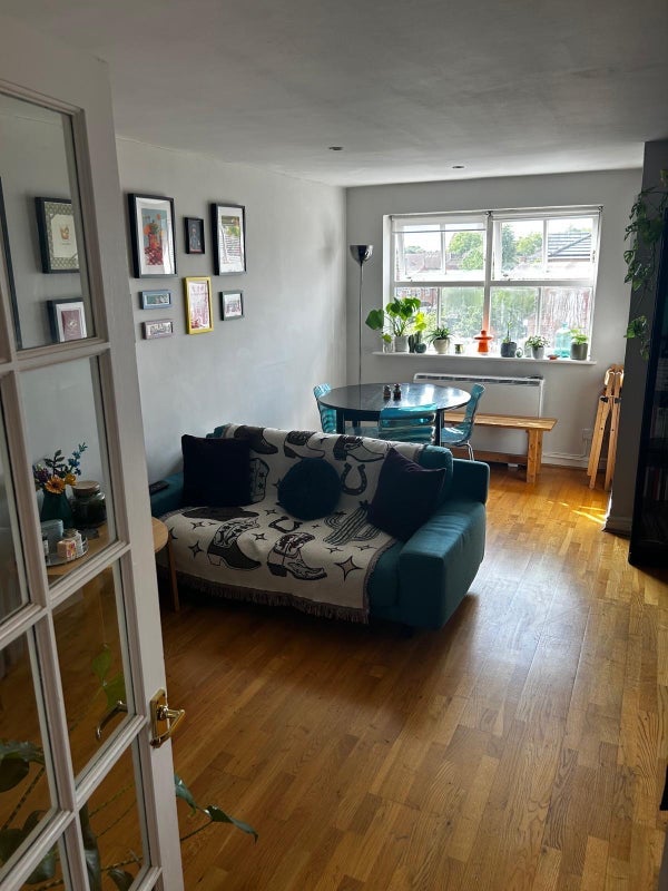 Room Lisle Close in Greater London