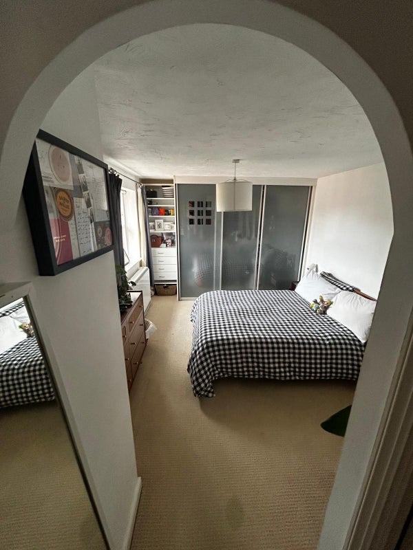 Room Lisle Close in Greater London