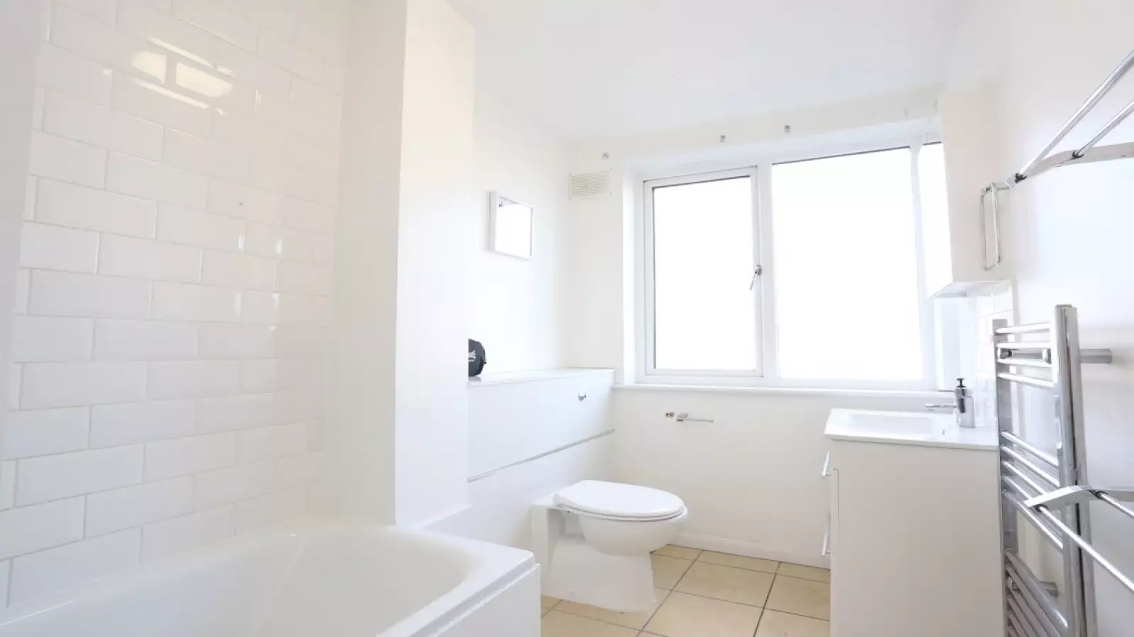 Room Hereford Road in Greater London
