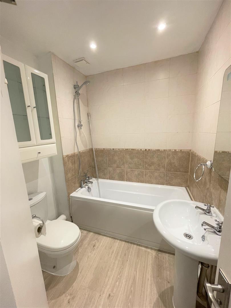 Flat Kern Close in Southampton