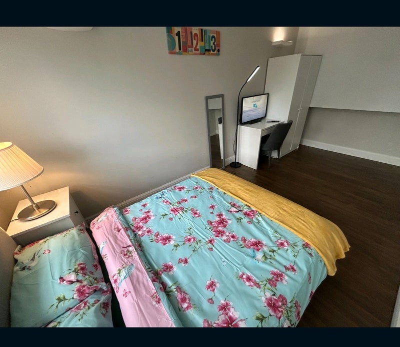 Room Dingley Road in Greater London