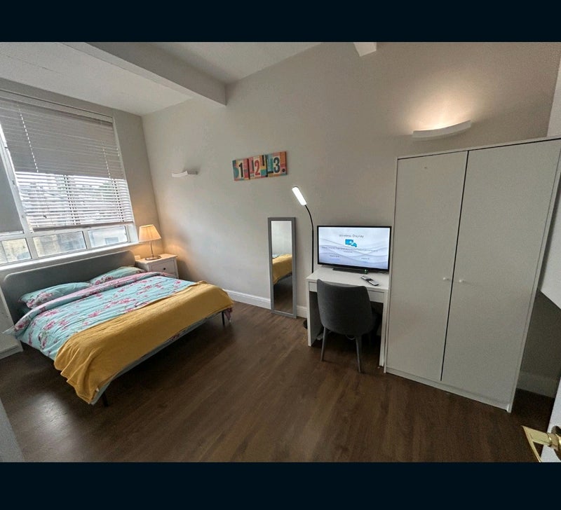 Room Dingley Road in Greater London