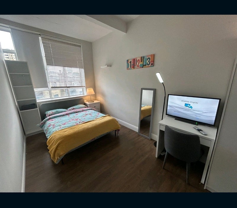 Room Dingley Road in Greater London