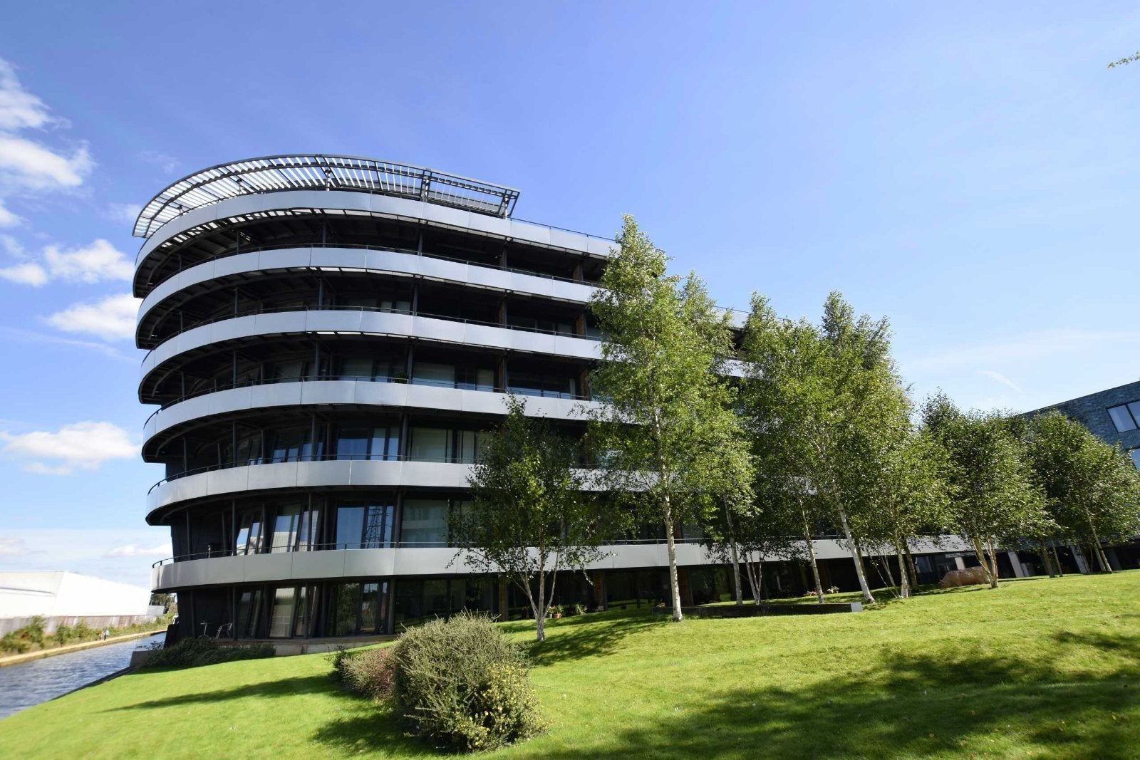 Flat Woodfield Road in Trafford