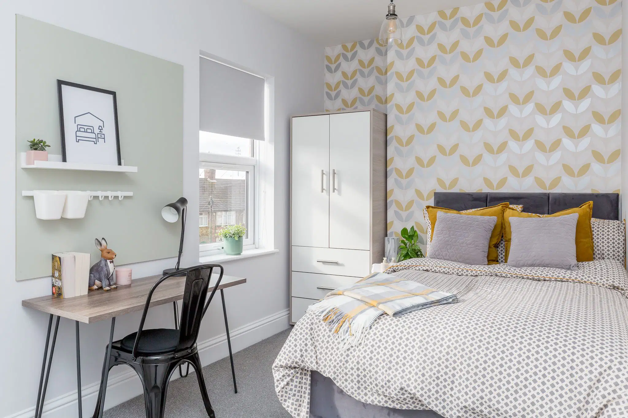 Room Weedon Road in Northampton