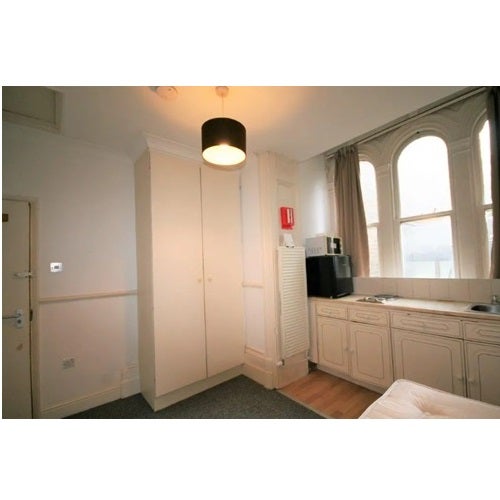 Flat Clanricarde Gardens in Greater London