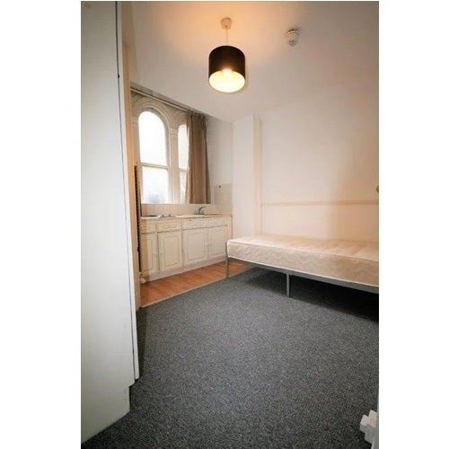 Flat Clanricarde Gardens in Greater London