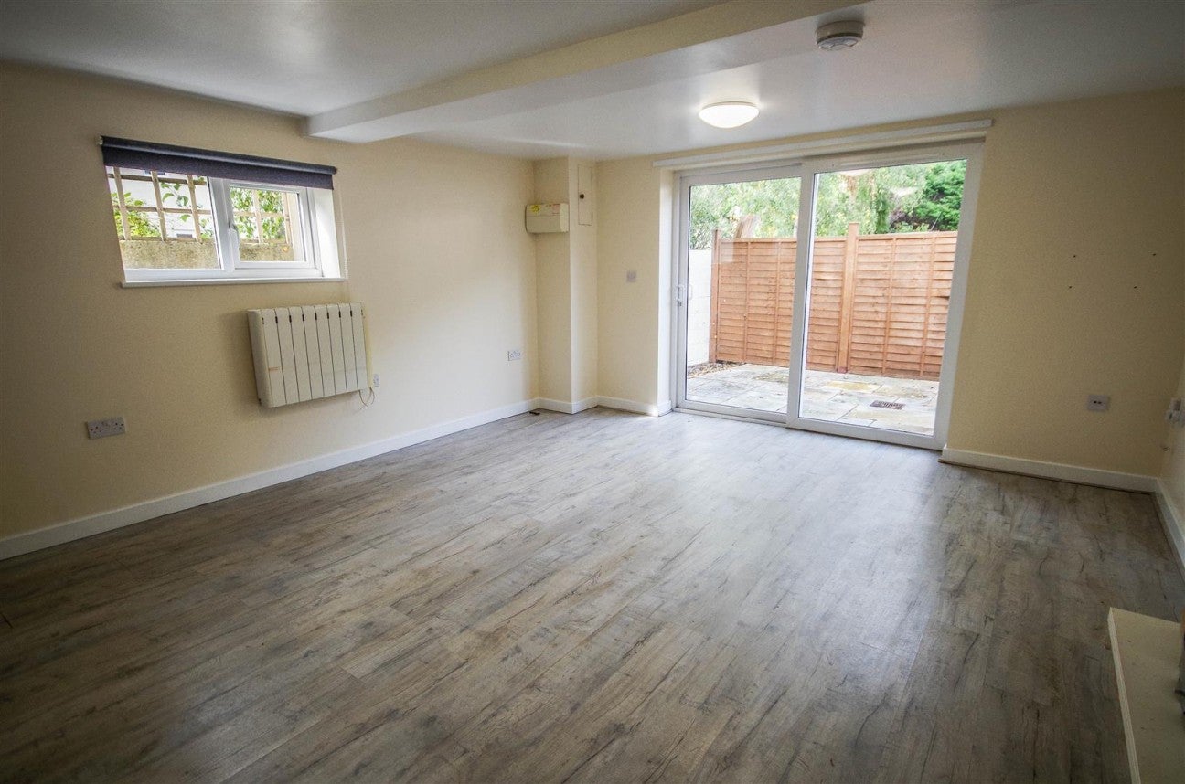 Flat Uley Road in Dursley