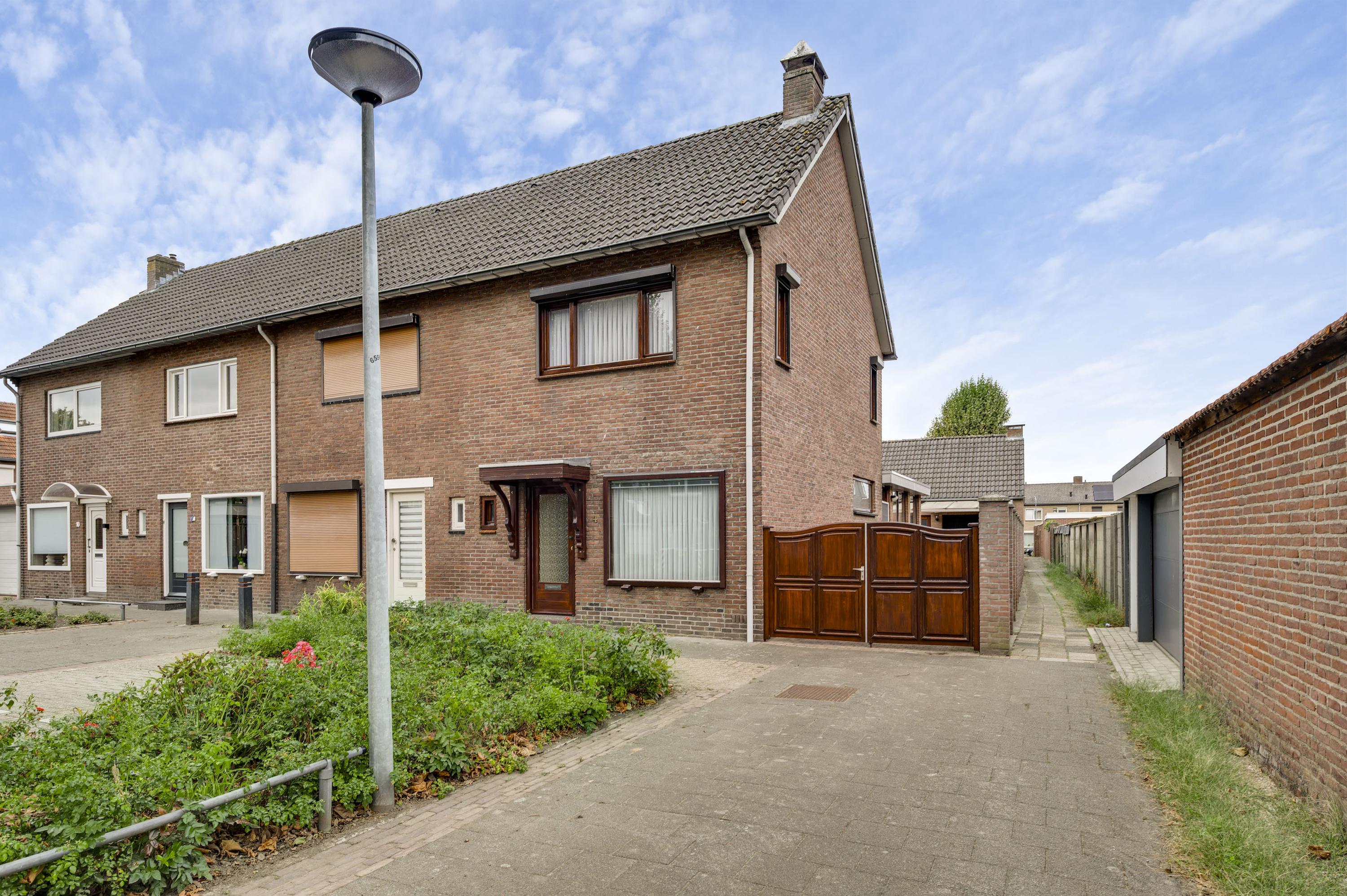 Hoekwoning te koop: Tuindorpstraat 4, Weert