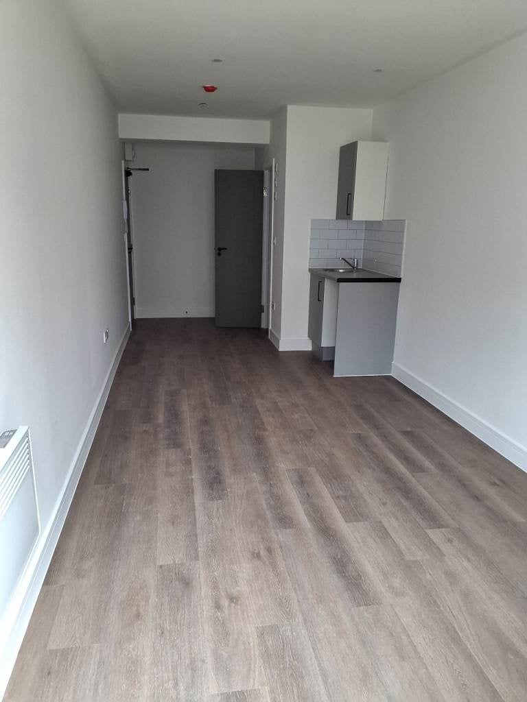 Flat Silvermere Road in Greater London