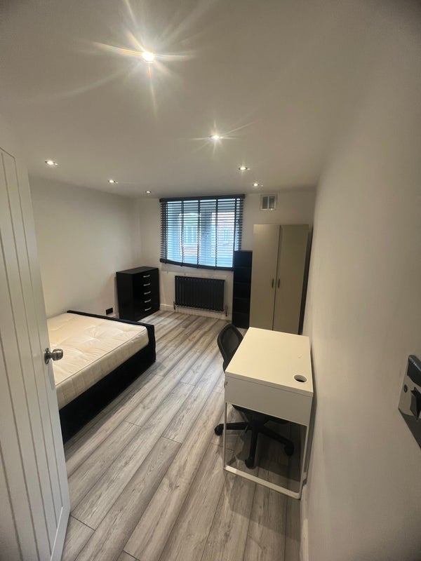 Room Hunton Street in Greater London