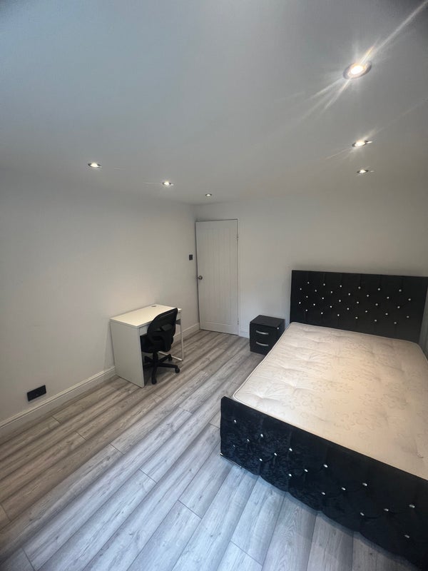 Room Hunton Street in Greater London