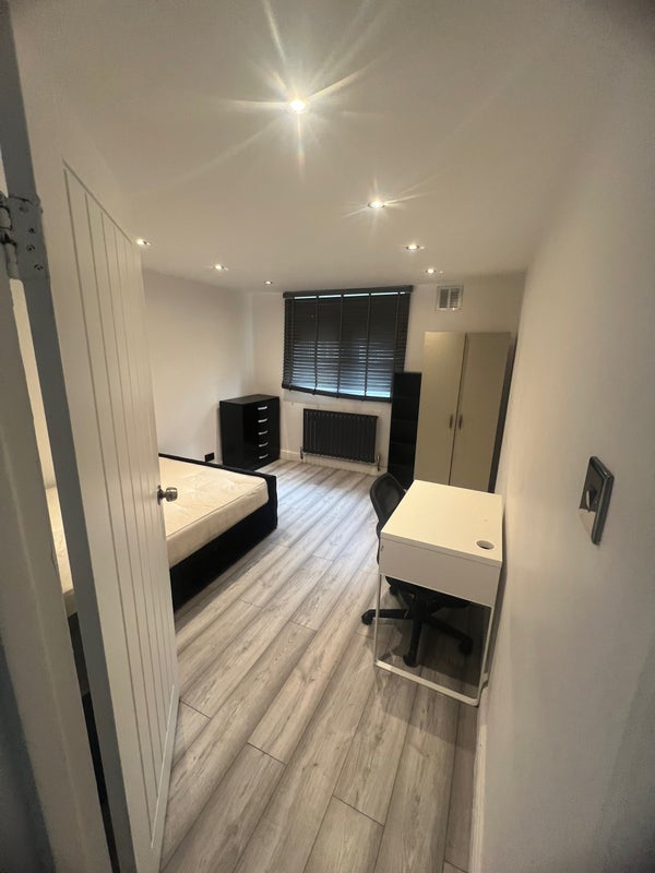 Room Hunton Street in Greater London