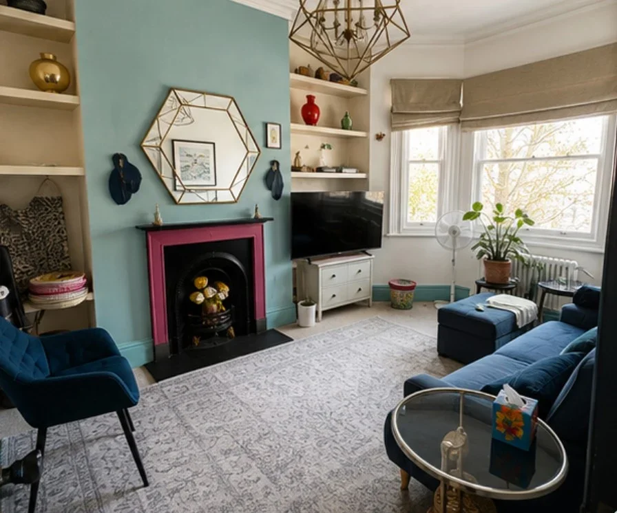 Flat Crewdson Road in Greater London